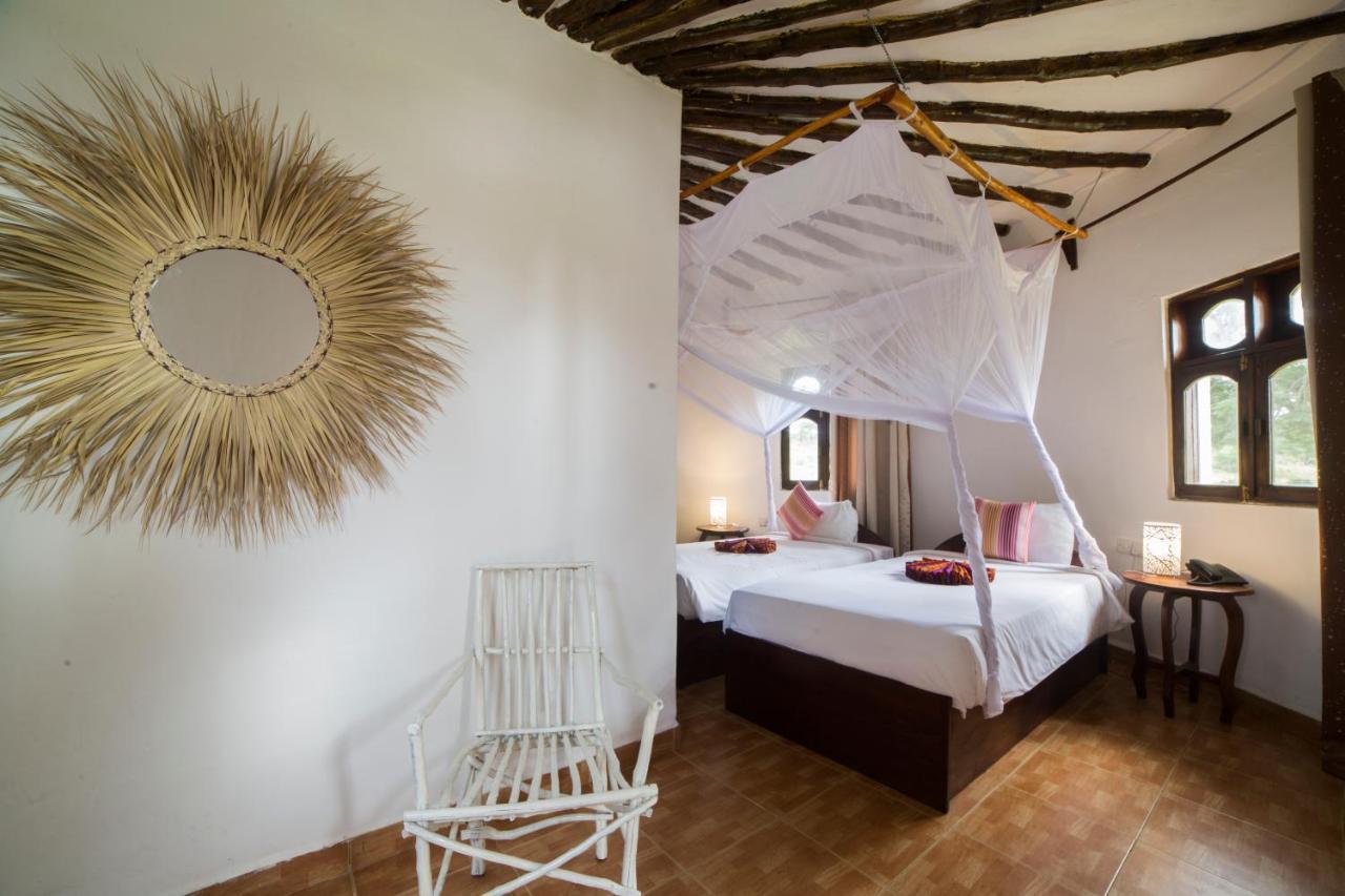 Antonio Beach Tree House Hotel & Spa Uroa Exteriör bild