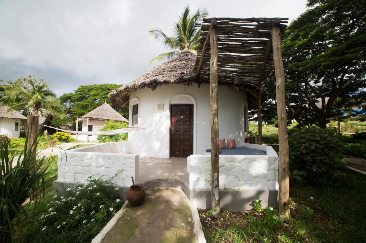 Antonio Beach Tree House Hotel & Spa Uroa Exteriör bild