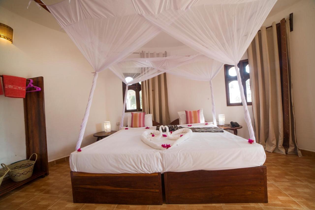 Antonio Beach Tree House Hotel & Spa Uroa Exteriör bild