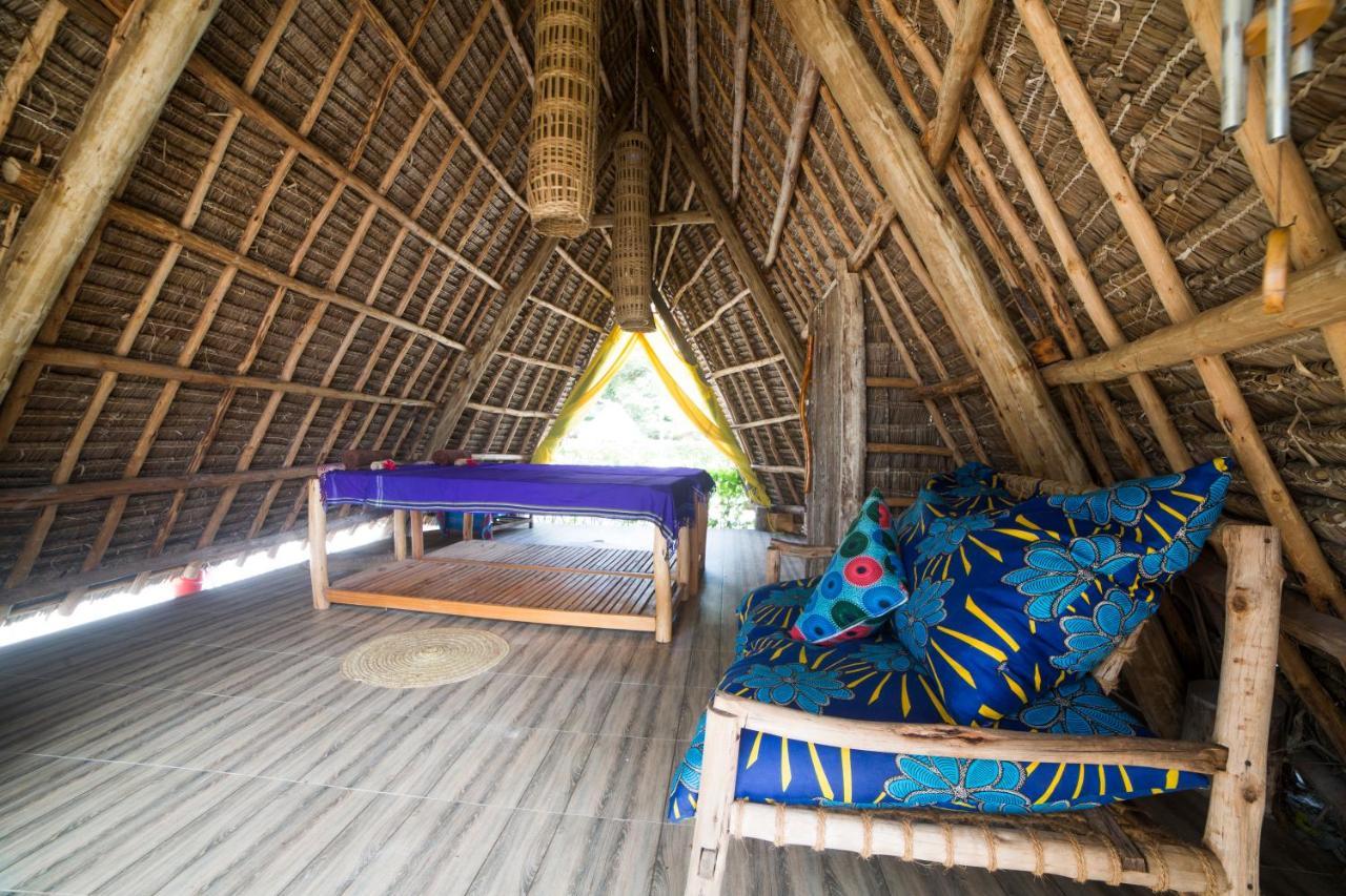 Antonio Beach Tree House Hotel & Spa Uroa Exteriör bild