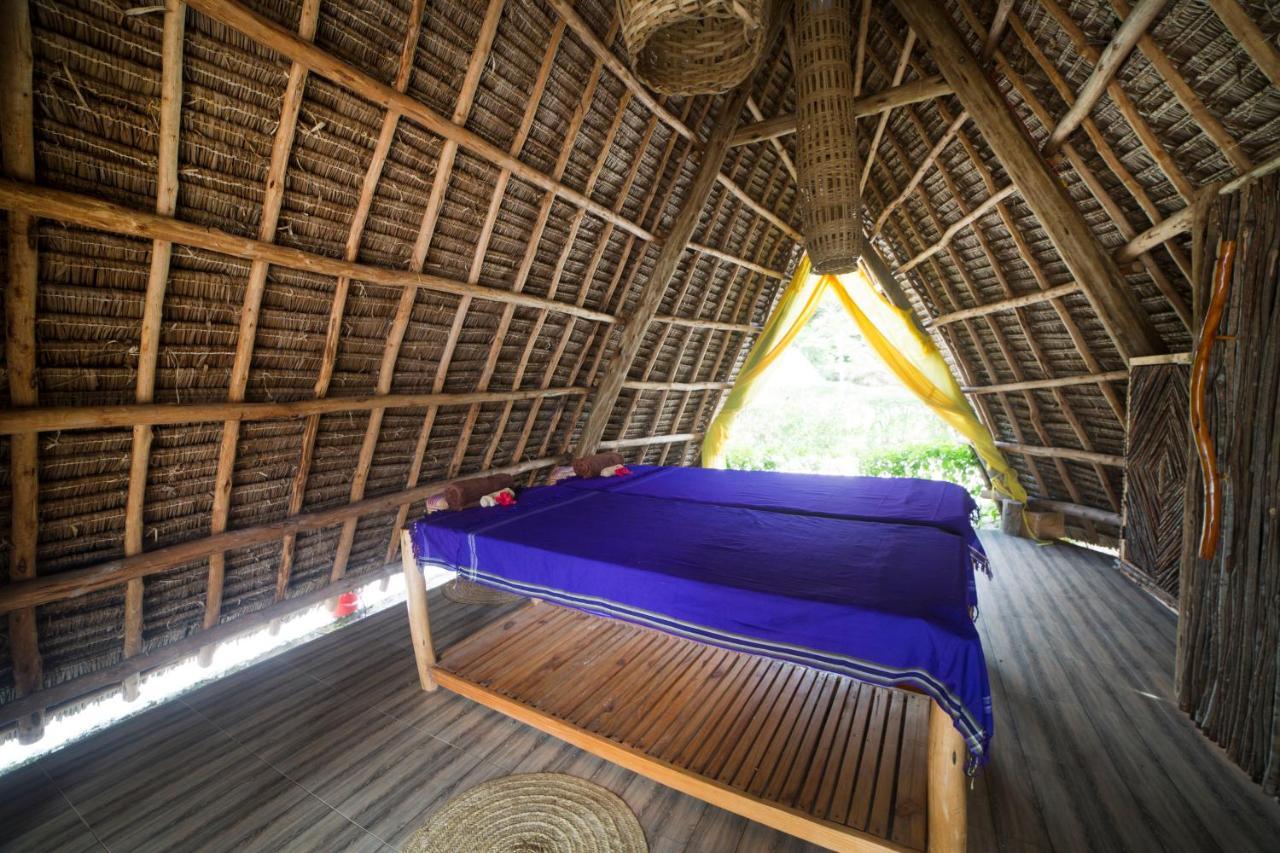 Antonio Beach Tree House Hotel & Spa Uroa Exteriör bild