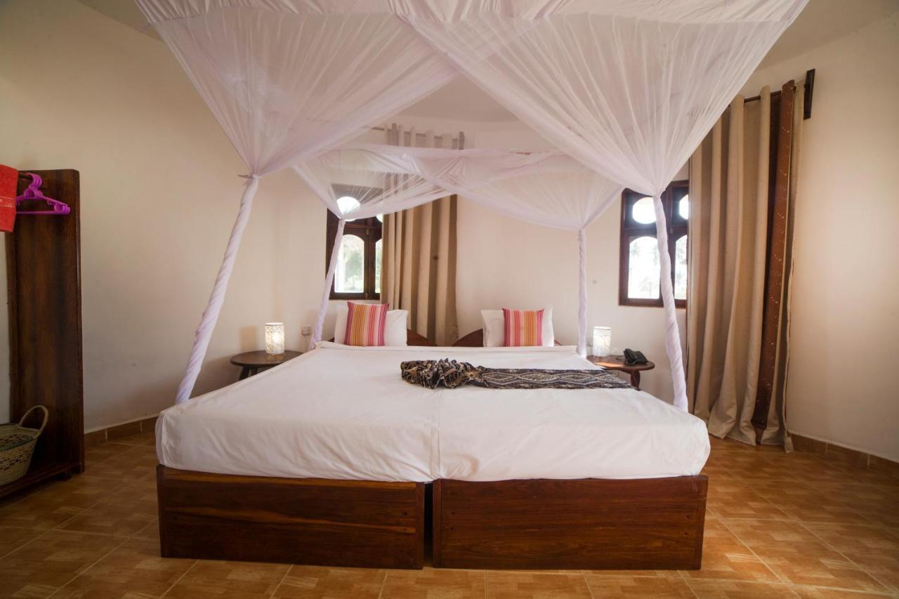 Antonio Beach Tree House Hotel & Spa Uroa Exteriör bild