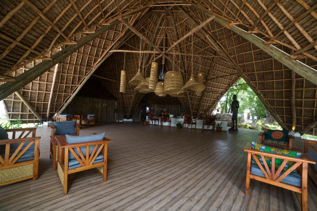 Antonio Beach Tree House Hotel & Spa Uroa Exteriör bild