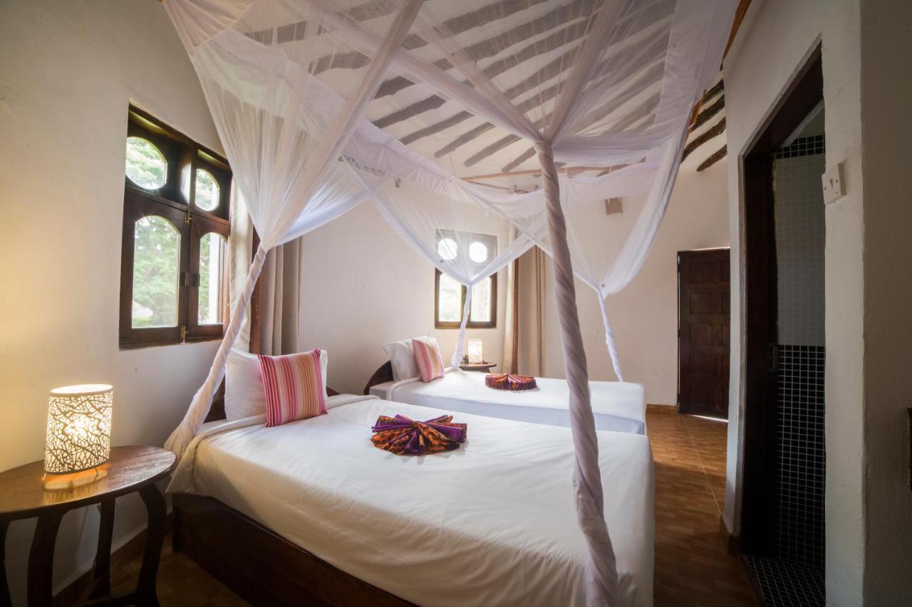 Antonio Beach Tree House Hotel & Spa Uroa Exteriör bild
